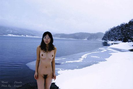 Asian teen amateur girl strips and shows her hairy pussy in the public