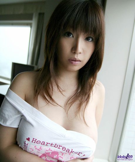This Asian babe is so hot that youll want to watch her over and over again.