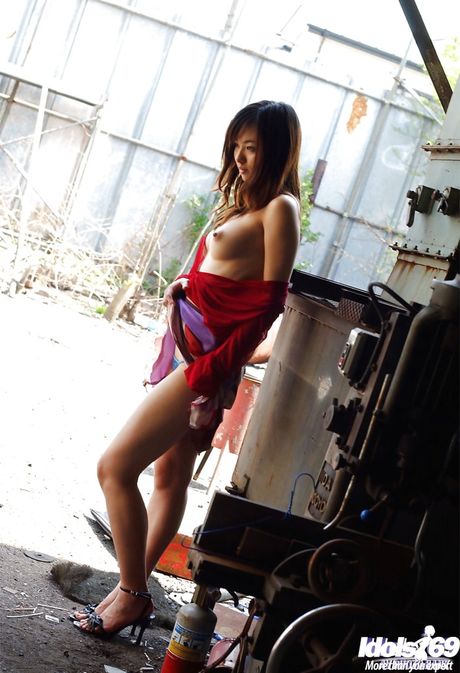 Shapely japanese teen Hikaru Koto in hot posing on camera